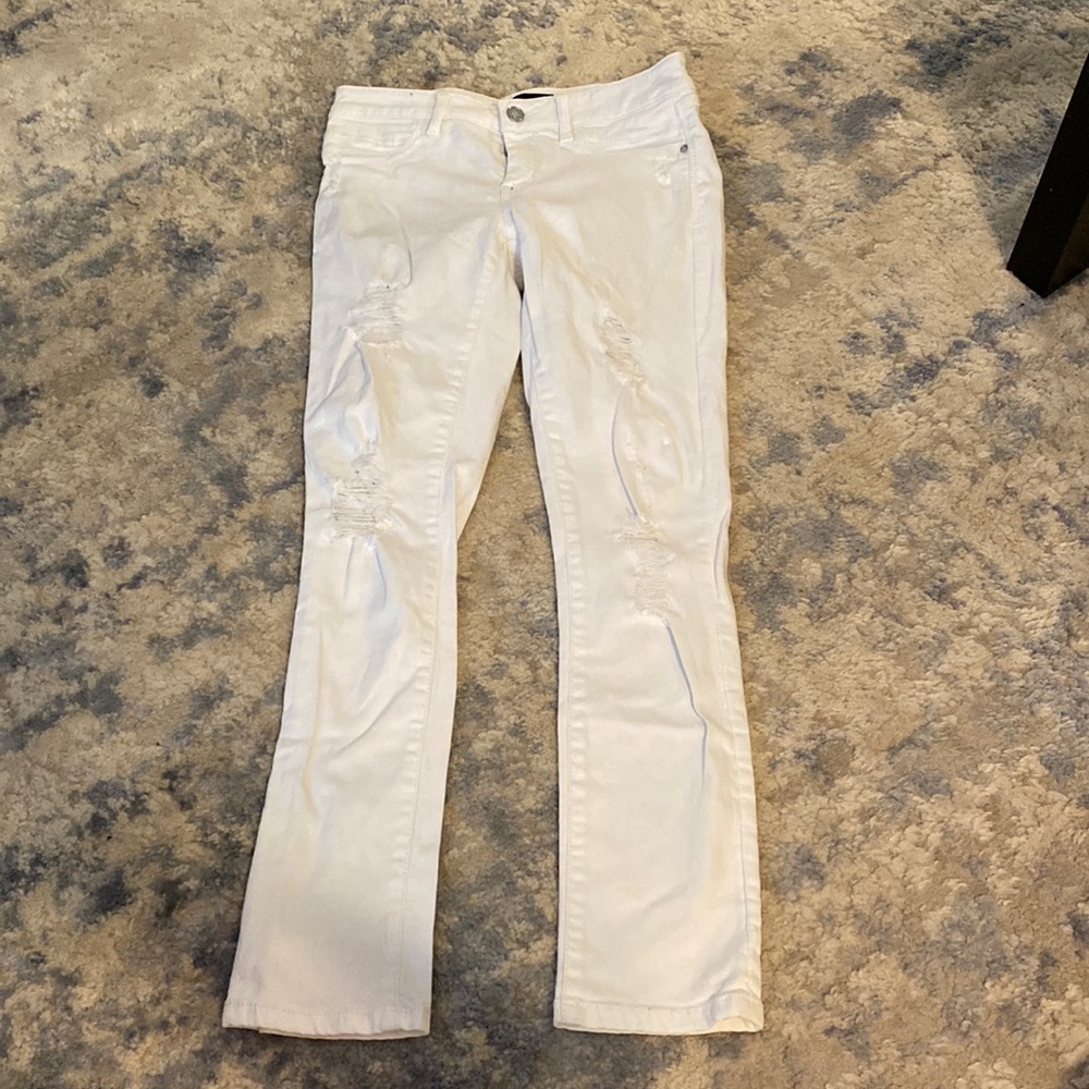 White ripped Bebe heartbreaker skinny jeans size 26